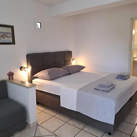 Pensión Rose 3*